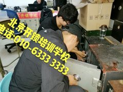 看那些男人操女人的逼,不要网络就可以看了"